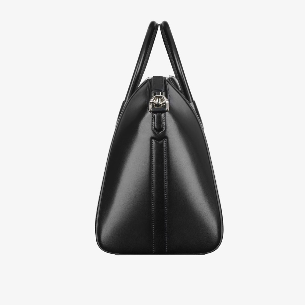 Givenchy - Picture 3 of 5